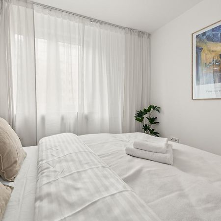 Rentplanet - Apartamenty Przy Palacu Kultury I Nauki Warschau Exterior foto