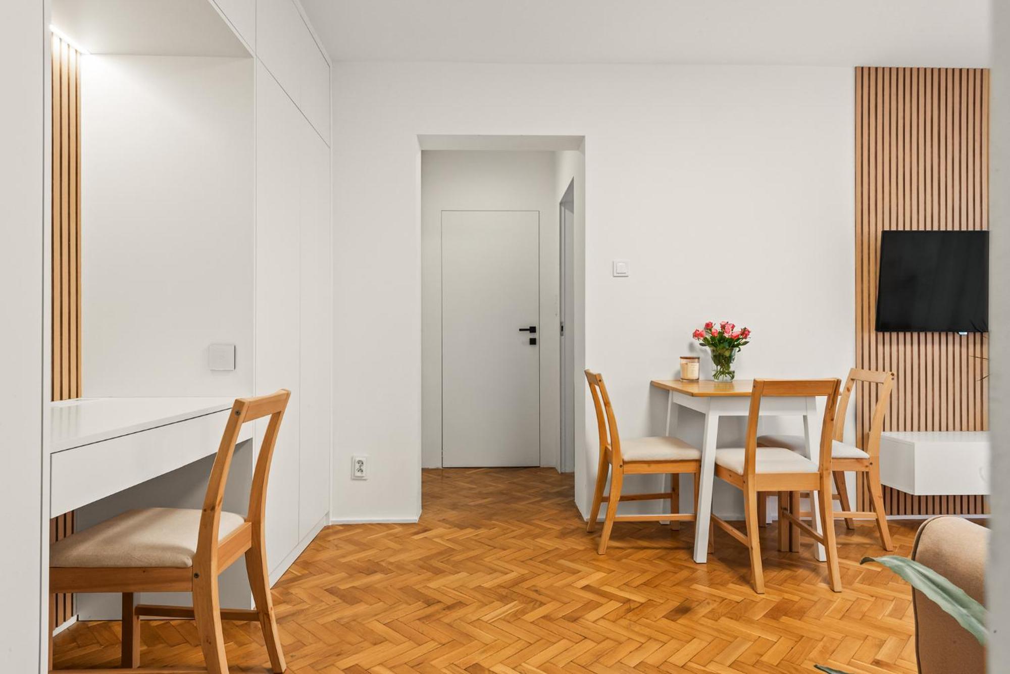 Rentplanet - Apartamenty Przy Palacu Kultury I Nauki Warschau Exterior foto